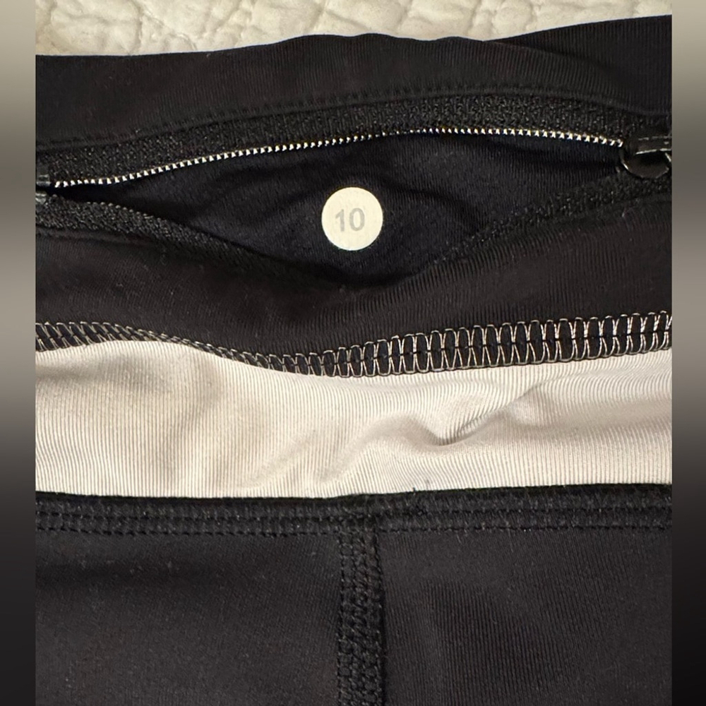 LULULEMON Run: Inspire Crop II *All Full-On Luxtreme
Black / White *RARE * - Picture 16 of 16